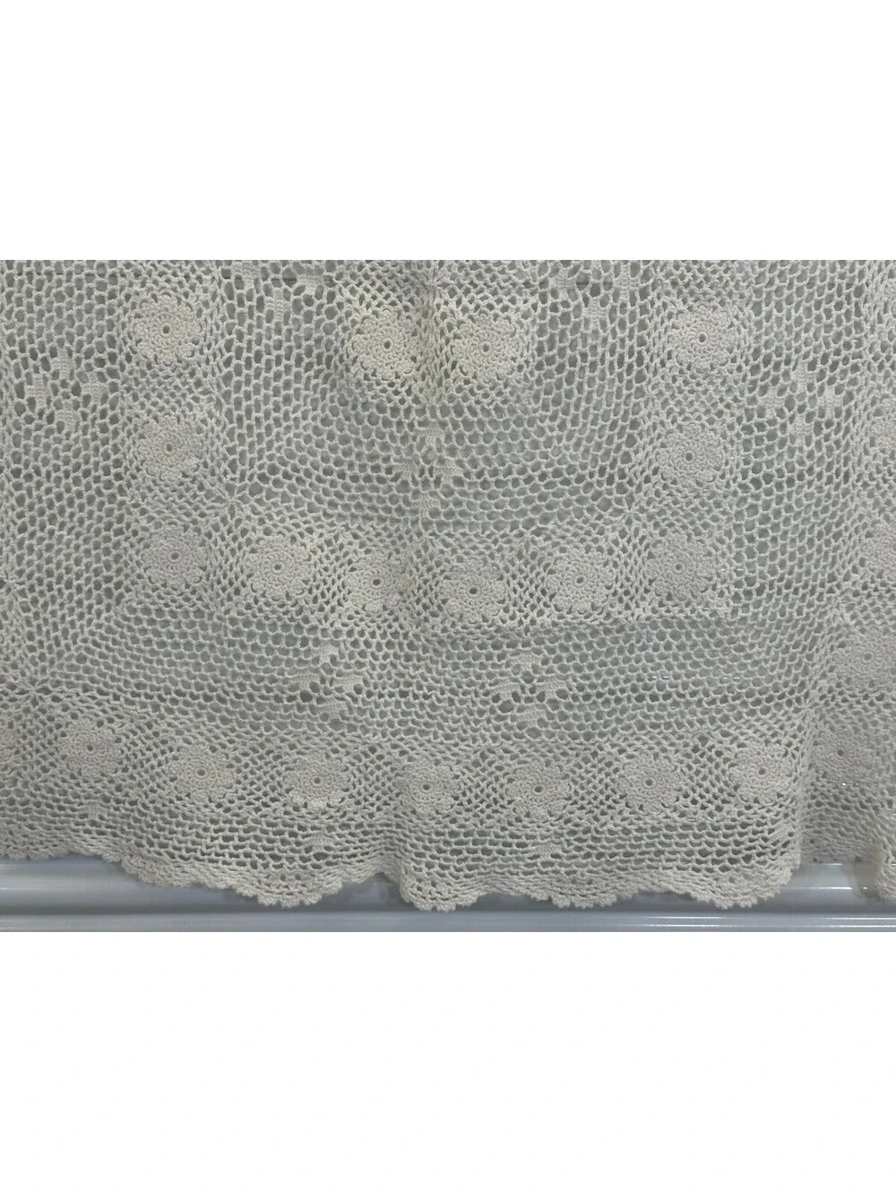 Vintage Crochet Tablecloth Topper Floral Pattern Cream White Scallop Edge 34x37